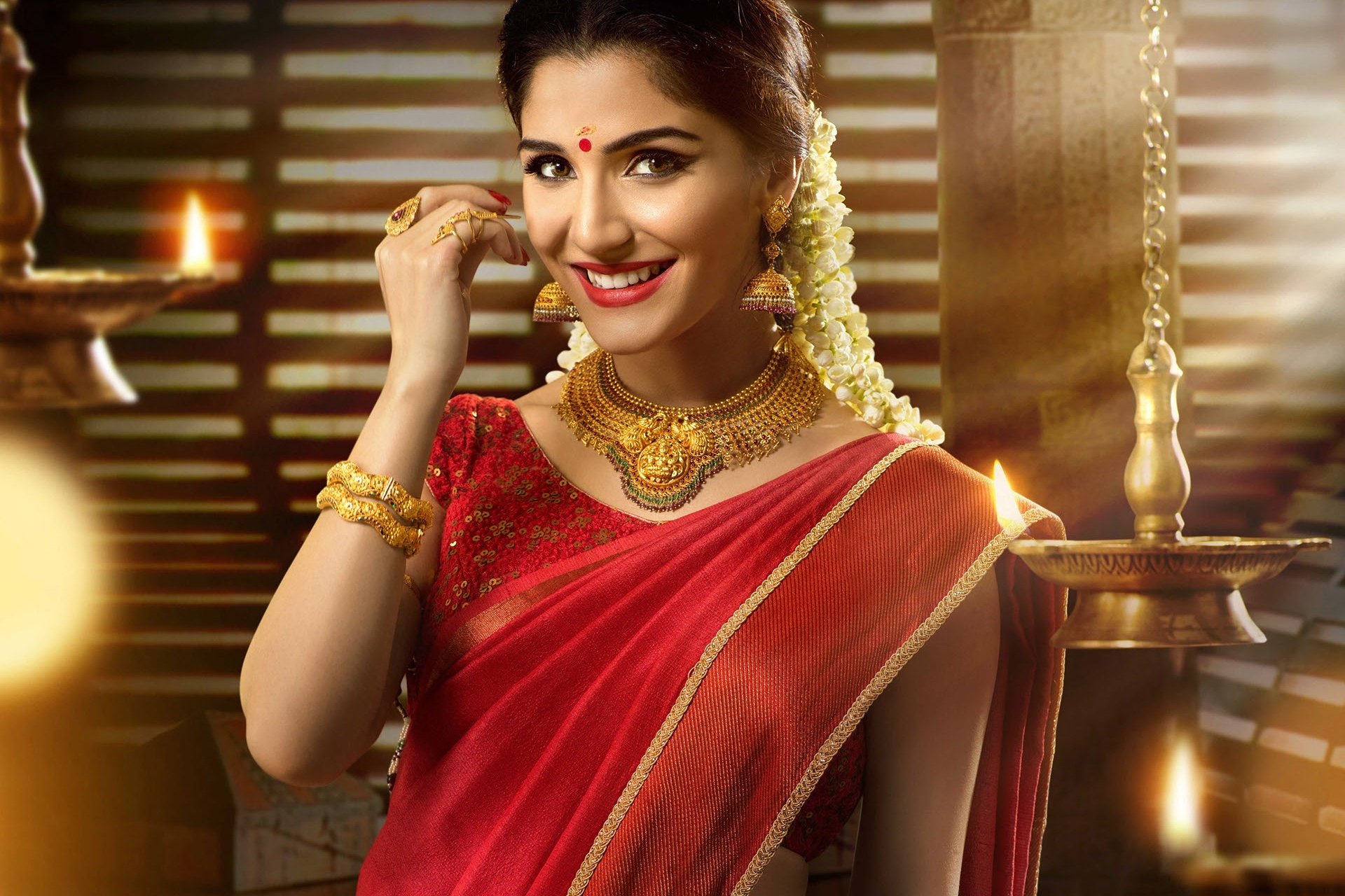 Premium Banarasi & Kanjivaram Sarees – COD & Fast Delivery Across India