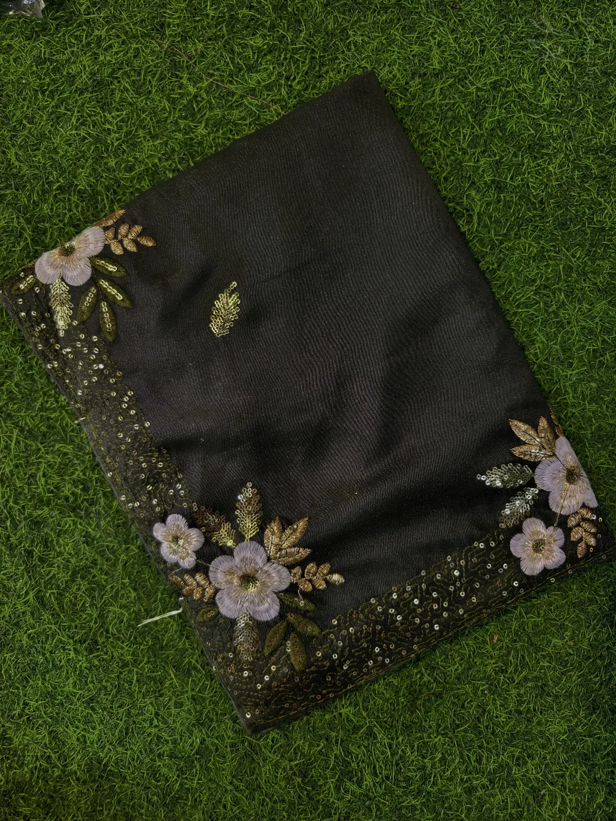 White flower saree-02